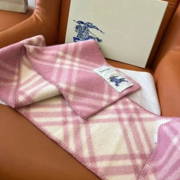 Burberry Pink Check Cashmere Scarf - Picture 4 of 8
